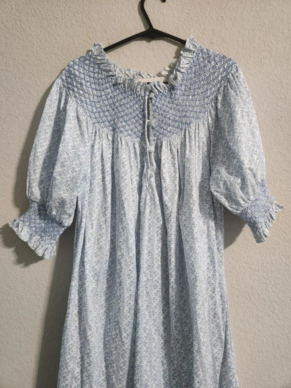 Dondolo Women’s Lounge Dress White Light Blue Floral Pattern size medium